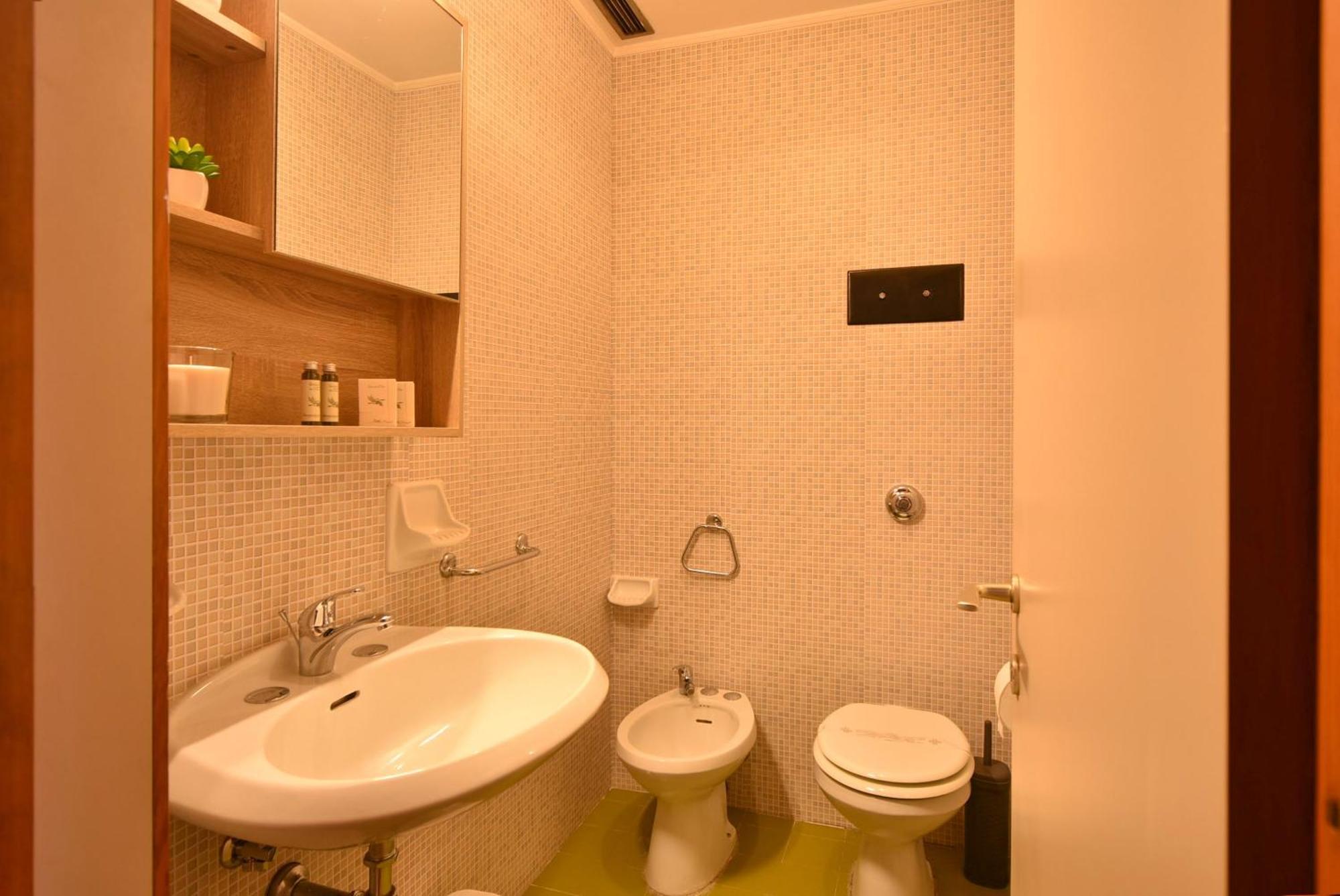 Welc-Om Portello Stylish Free Parking ปาโดวา ภายนอก รูปภาพ